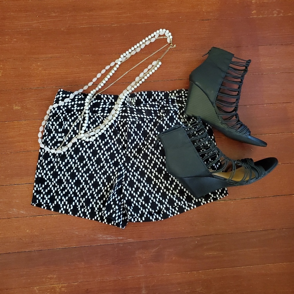 *SUMMER SALE2/$15* Black and white shorts